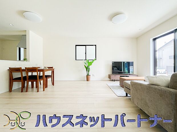 通風・採光に優れ、心地よい光と風が溢れています。 贅沢で豊かな居住性と、プライドを満たすクオリティが見事に調和した住空間。新築ならではの快適なひとときをご体感頂ける筈です。