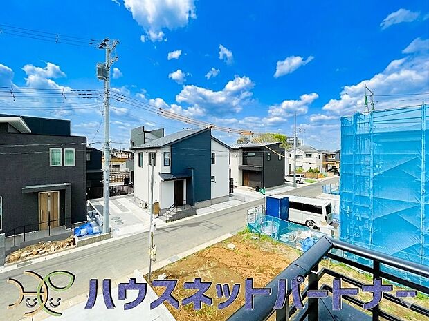 周辺は高い建物が無く、解放感が感じられます。