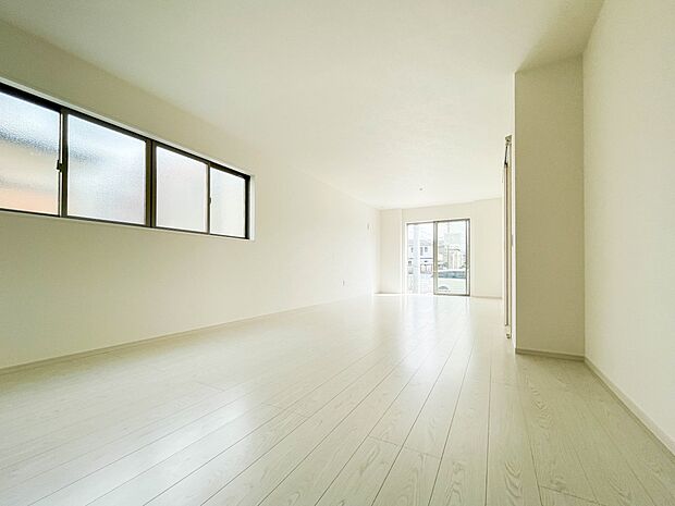 陽だまりのある光彩豊かなリビングは、何よりも快適で心休まる時間を過ごせます。