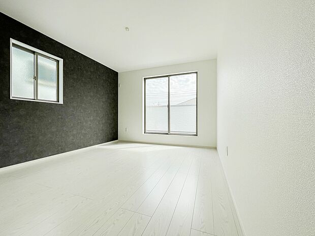 陽光が降り注ぐ明るく開放的な空間が魅力的。