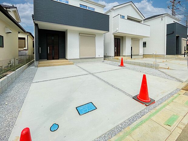 カースペースは並列で2台分がOK。お友達が遊びに来ても、安心ですね。