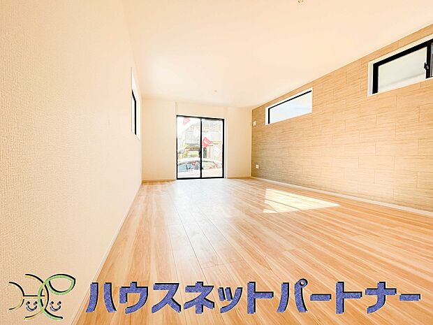 通風・採光に優れ、心地よい光と風が溢れています。 贅沢で豊かな居住性と、プライドを満たすクオリティが見事に調和した住空間。新築ならではの快適なひとときをご体感頂ける筈です。