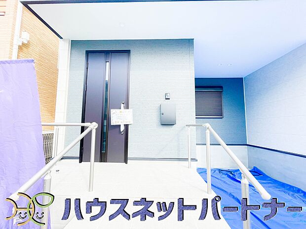 お客様も迎える玄関は高級感のある造りです。