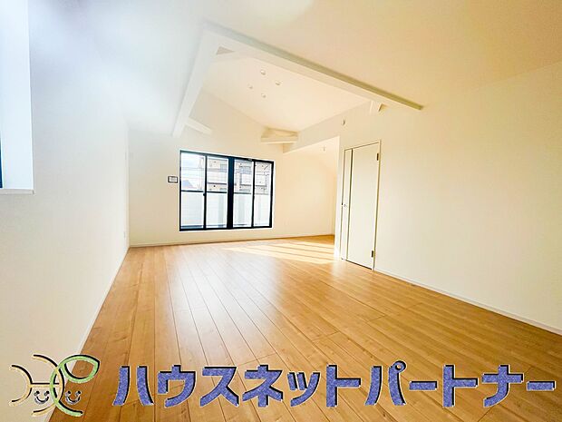 流行に左右されず、将来にわたって価値が継続する「上質」な佇まい。おしゃれな雰囲気や自然の潤い、親しみやすさといった個性を、街に新たな価値をもたらし続ける。 