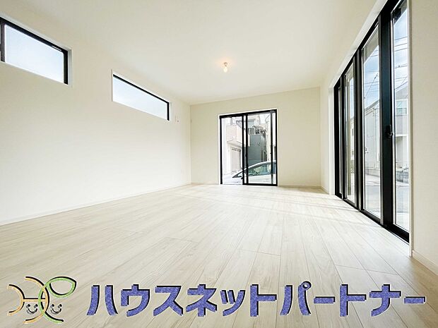 インテリアショップで見掛けた「あの家具」も置ける、ゆったりとした空間。時に広さが上質な寛ぎの時間になる事も。