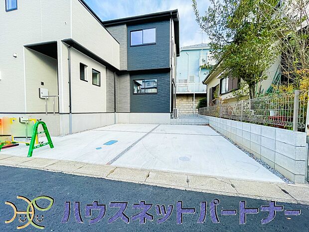 カースペースは並列で2台分がOK。お友達が遊びに来ても、安心ですね。