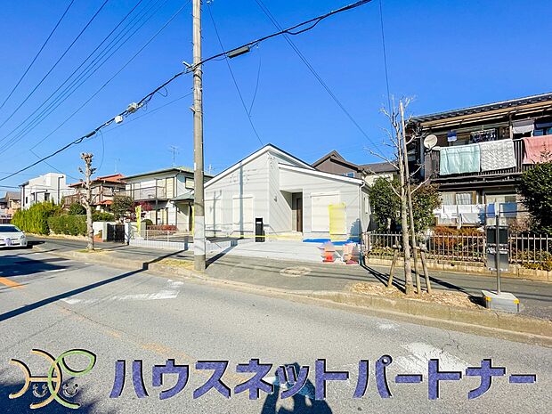 街に溶け合う美しい景観と、採光や風通しを考えて設計された間取り。近隣の視線を考え調整した窓位置など、外観だけでなく、住まうご家族の心地よさを最優先しました。