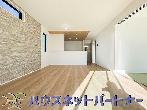 家族でくつろぐリビングは16帖。日当たりも良く、風通しも優れています。