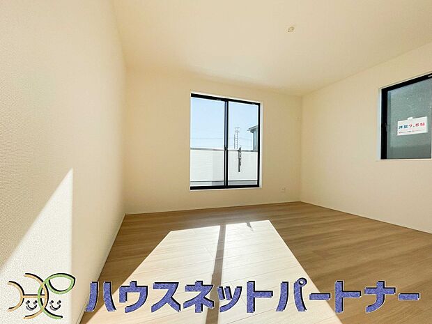 陽光が降り注ぐ明るく開放的な空間が魅力的。