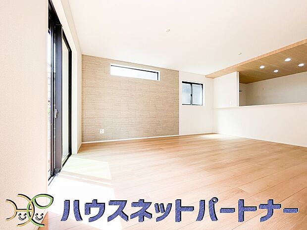 明るく開放的なダイニング。家族とのコミュニケーションが取りやすく、みんなの笑顔が溢れます