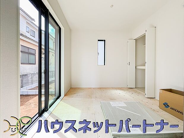 意外と場所をとるアイロンがけや、洗濯物をたたむときにも広々と使うことができ、ちょっと一休みしたい時、すぐに横になれることも魅力ですよね。また、来客時に客間や宿泊部屋として活用できます。