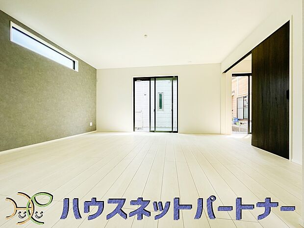 明るく開放的なダイニング。家族とのコミュニケーションが取りやすく、みんなの笑顔が溢れます