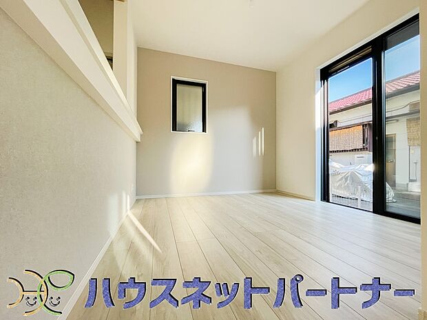 明るく開放的なダイニング。家族とのコミュニケーションが取りやすく、みんなの笑顔が溢れます