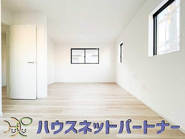 柔らかな光り差し込む家族に優しい洋室は子供部屋にぴったり。