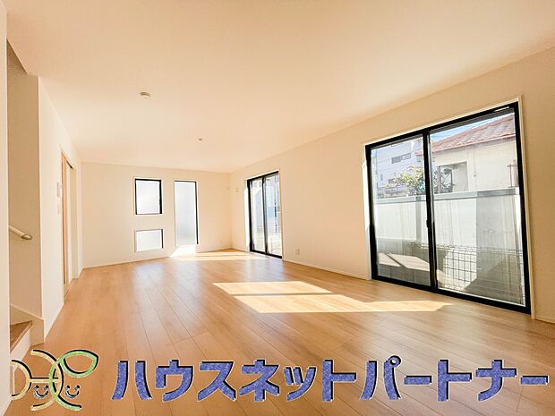 うららかな陽射しがどのお部屋にも降り注ぎますように、快適さを追求した間取設計。得難い立地環境での生活を恵みの豊かな永住の地へと変えてくれます。