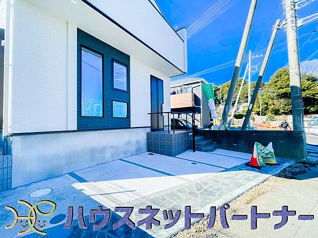 通勤や家族の送迎など、毎日の生活にマイカーが欠かせない方にとって駐車場は大事な条件。敷地内にカースペースがあれば、お出かけやお買い物の際の搬入出もらくらくです。