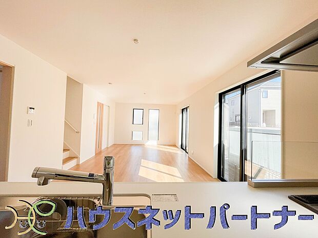 リビングダイニングに目が届くので、料理をしながら家族との会話もはずみそう。