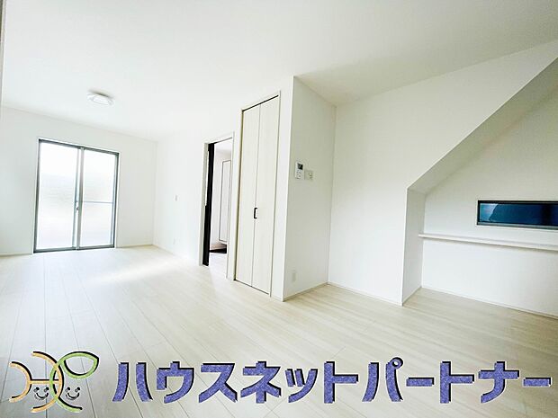 リビング収納。限られたスペースだからこそ、無駄なくお使い頂ける様にリビング部分にも収納を設置しました。