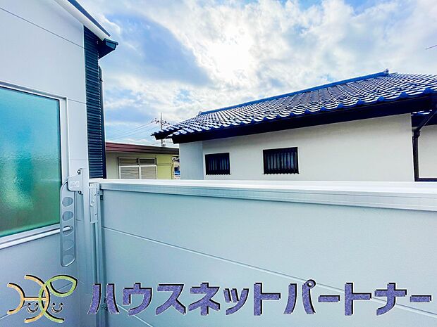 南バルコニーから差し込む陽光・通風は、住環境・快適性と共に有り続ける貴重な「財産」です。この新築戸建に住まう事で手に入れるものは、きっと日常にとっても貴重な存在となるはずです。