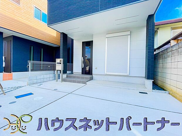 カースペースは並列で2台分がOK。お友達が遊びに来ても、安心ですね。