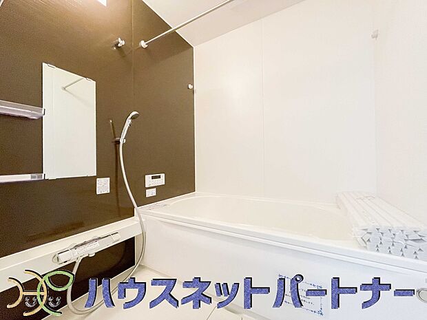 清潔を基調とした浴室は家族と一緒にお風呂に入れる広さです。楽しく癒しの一時を・・。