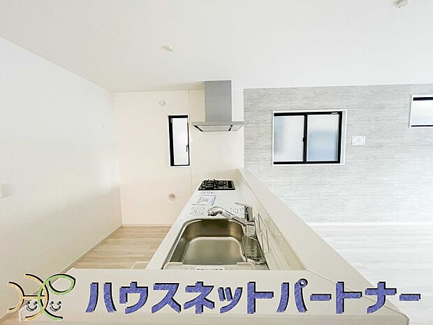 料理を作りながら家族との会話も弾む対面キッチンです。