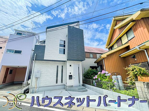 豊かで快適な暮らしを。ここから始まる「日常」はご家族にとってかけがえのない時間となります。少しでも豊かに、快適に。そんな想いから本邸宅は生まれました。