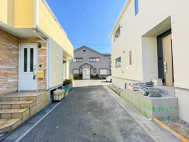 居住者の帰り、訪れる方を優しく迎える・安らぎに満ちた生活空間を予感させる。健やかな暮らしを楽しめそう。