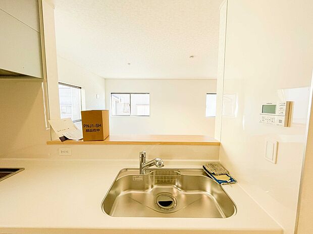 明るく開放的なオープンキッチン。家族とのコミュニケーションが取りやすく、みんなの笑顔が溢れます。