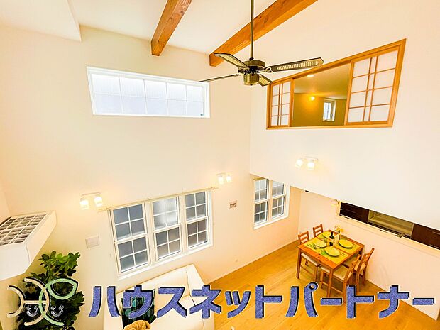 シーリングファンを設置する事でおしゃれで特別な空間を演出します。