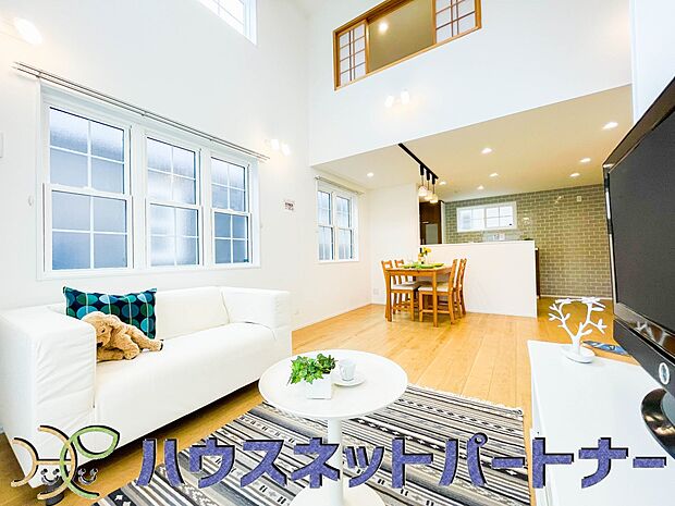 陽だまりのある光彩豊かなリビングは、何よりも快適で心休まる時間を過ごせます。