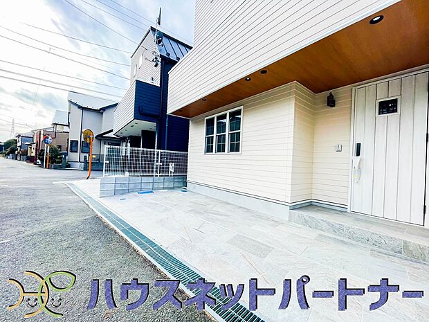 通勤や家族の送迎など、毎日の生活にマイカーが欠かせない方にとって駐車場は大事な条件。敷地内にカースペースがあれば、お出かけやお買い物の際の搬入出もらくらくです。