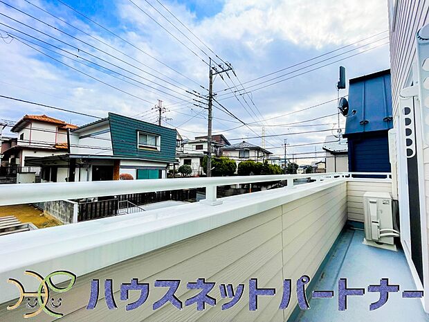 洗濯物を干したり、布団を干したり、ゴミを一時保管したり…　