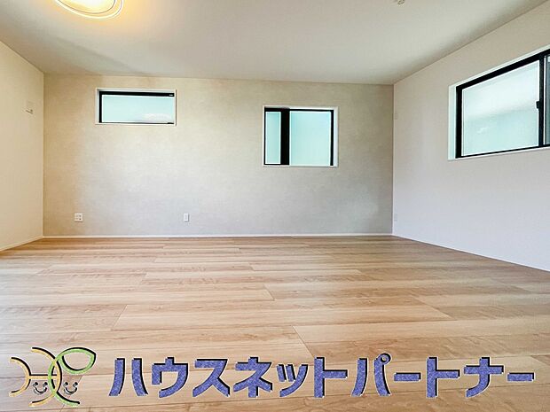 通風・採光に優れ、心地よい光と風が溢れています。 贅沢で豊かな居住性と、プライドを満たすクオリティが見事に調和した住空間。新築ならではの快適なひとときをご体感頂ける筈です。