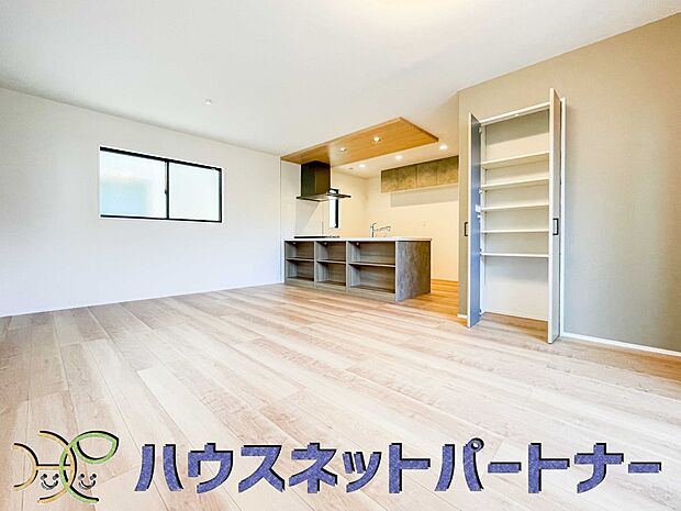 陽だまりのある光彩豊かなリビングは、何よりも快適で心休まる時間を過ごせます。