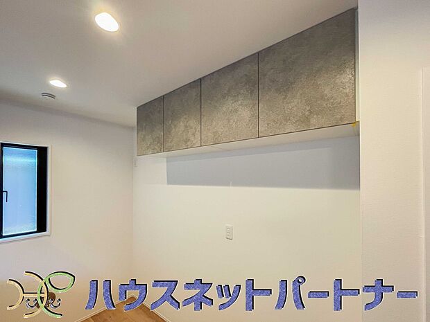 カウンターキッチンは広くて収納力もあるので、快適に料理をすることができます。食器や炊事用具を手の届くところに配置しやすいため調理もスピーディーです。