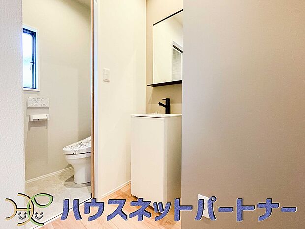 2階にはセカンド洗面台付き！