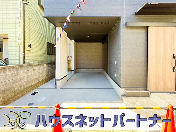 ビルトインガレージは、車がきれい。ビルトインガレージなら「野ざらし、雨ざらし、吹きさらし」になりません。汚れやいたみは減り、車の掃除もラクになります。