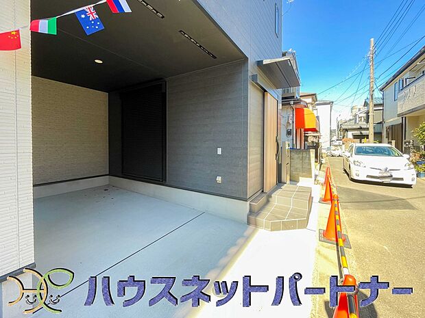 通勤や家族の送迎など、毎日の生活にマイカーが欠かせない方にとって駐車場は大事な条件。敷地内にカースペースがあれば、お出かけやお買い物の際の搬入出もらくらくです。