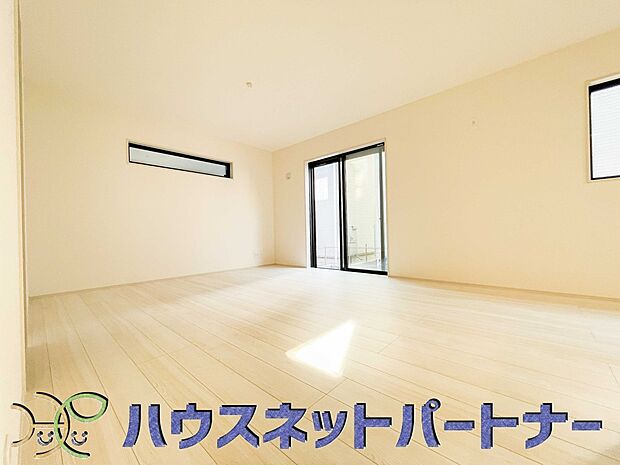 整然とした空間演出、快適な理想の暮らしの実現は家のみの拘りではなく、そこで暮らす方々にとって素敵な環境であることも挙げられると思います。四季折々の変化が奏でる鼓動を楽しんで下さい。