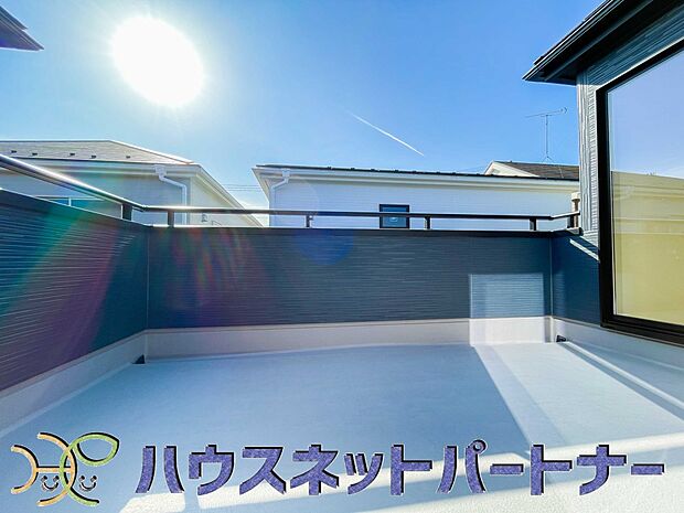 ワイドバルコニーはお洗濯だけではもったいない。季節のお野菜を育てるのもいいですね。