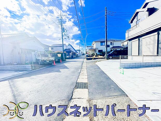 南側のため、日当たりが良いです。交通量も少ない為、子育ても安心の環境です。静かな住宅街に並びます。