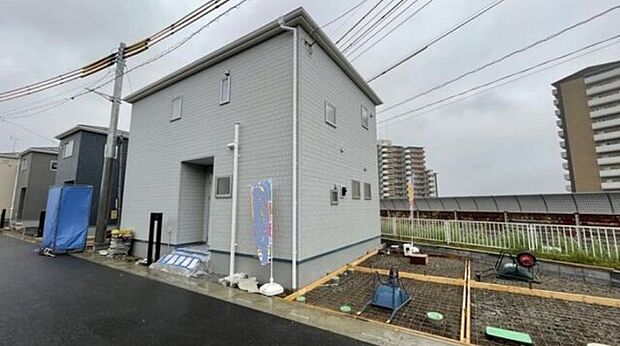 太陽に愛された邸は、陽当り・通風に優れた魅力的で快適さを追求した新築戸建でした。ここに住むからこそ意味がある。そんな特別感に浸りながら、毎日をお過ごしして欲しいです。