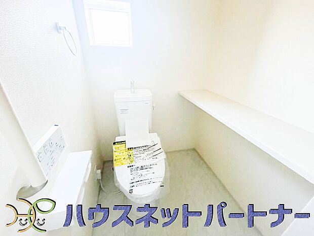 快適な生活を送るための必須アイテムとなった洗浄機能付トイレ。おしり洗浄、ビデ洗浄、暖房便座の3つの機能を標準装備しています。