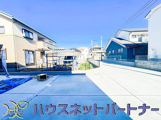 前面道路の日当たりの良い明るいお家。