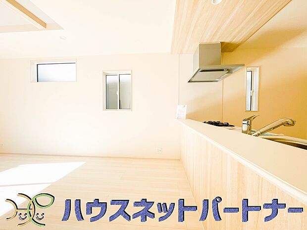 うららかな陽射しがどのお部屋にも降り注ぎますように、快適さを追求した間取設計。得難い立地環境での生活を恵みの豊かな永住の地へと変えてくれます。