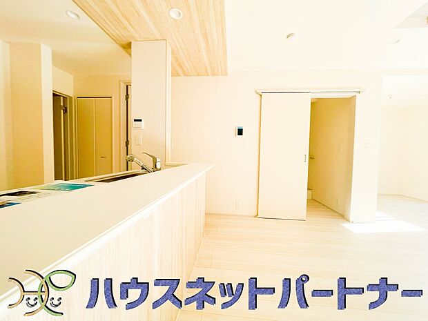 料理を作りながら家族との会話も弾む対面キッチンです。