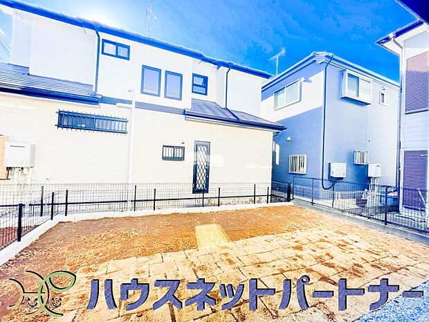 一戸建ての醍醐味は、何といっても庭があること。花や野菜を育てたり、子供と遊んだり、お客様を迎えたり…。大切なペットと過ごす心地良いスペースにもなりますね。