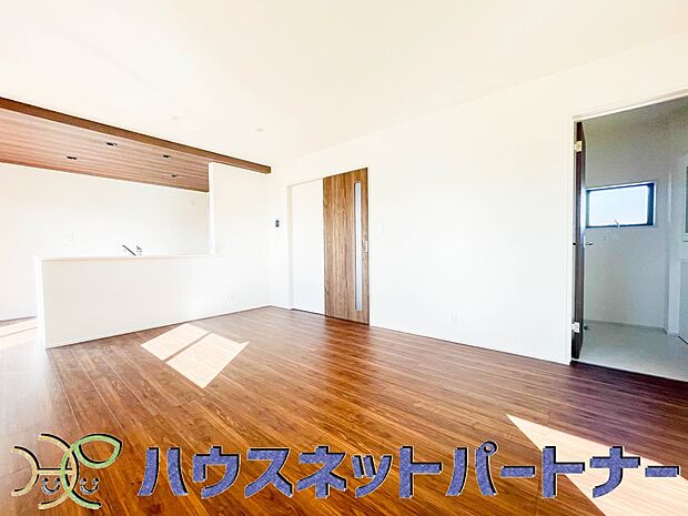 家族の温かさと陽光の暖かさ、楽しい毎日と明るい未来を予感させる「空間が織り成すひとつ先の住み心地」を演出します。