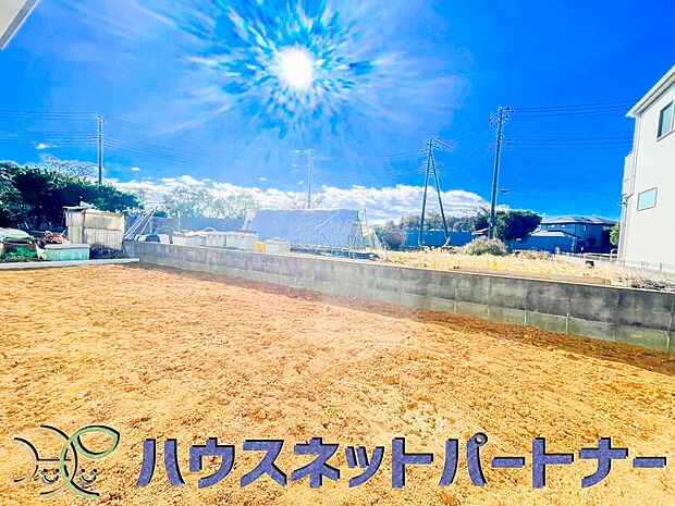 お庭があるって嬉しいですよね。花や野菜を育てたりお子様のブランコを置いたり。家族が楽しむスペースです。